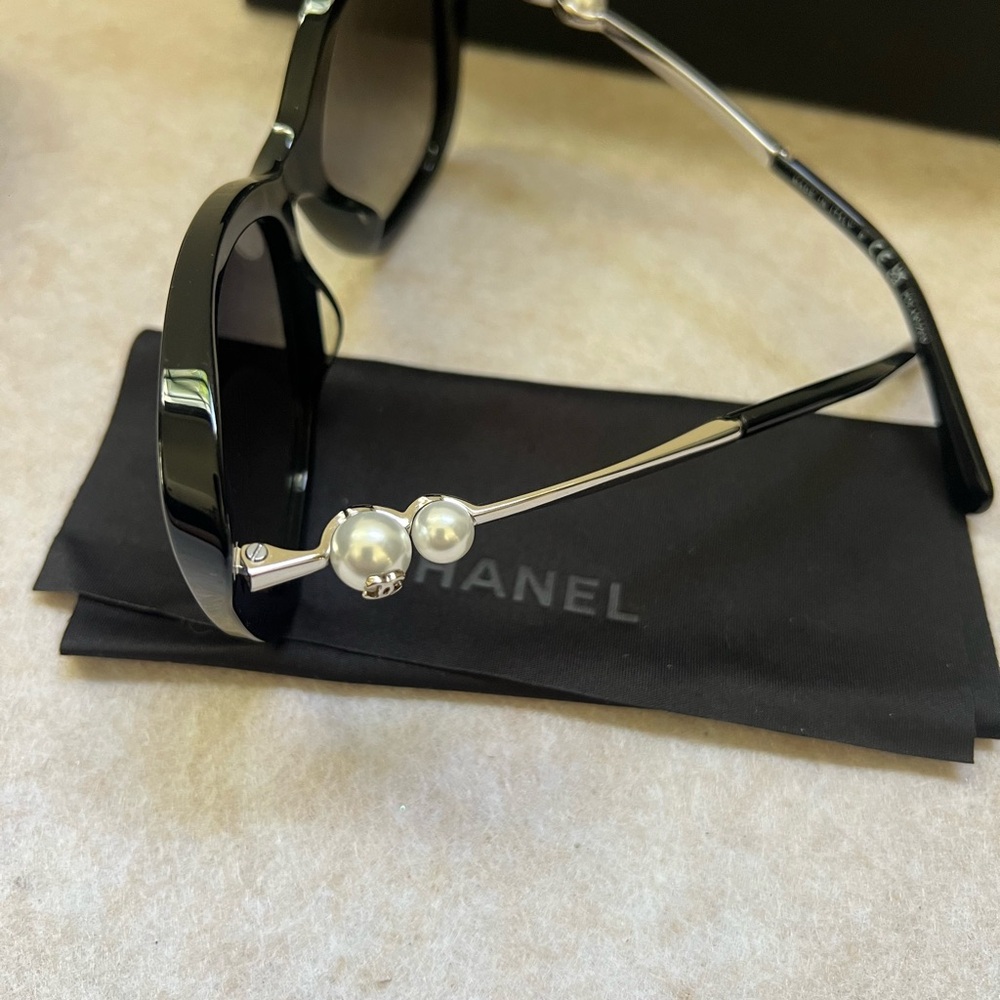 Chanel Black Square Sunglasses with Pearl Detail - Picture 5 of 16